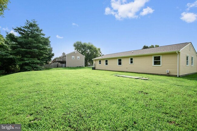 Building Photo - 6055 Dawn Dr