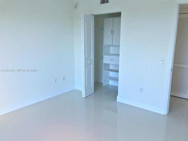 Building Photo - 2641 N Flamingo Rd