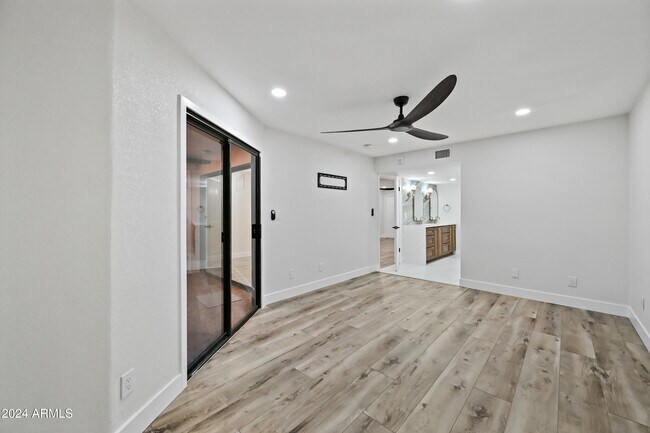 Building Photo - 12212 N Paradise Vlg Pkwy S