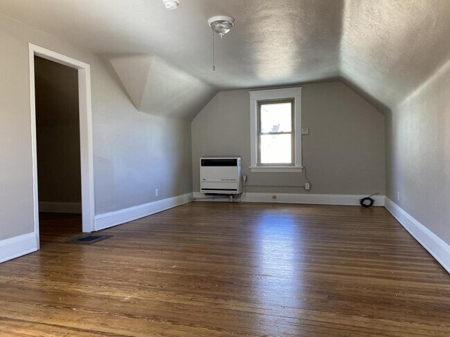 Building Photo - 1686 Coventry Road #Third Floor