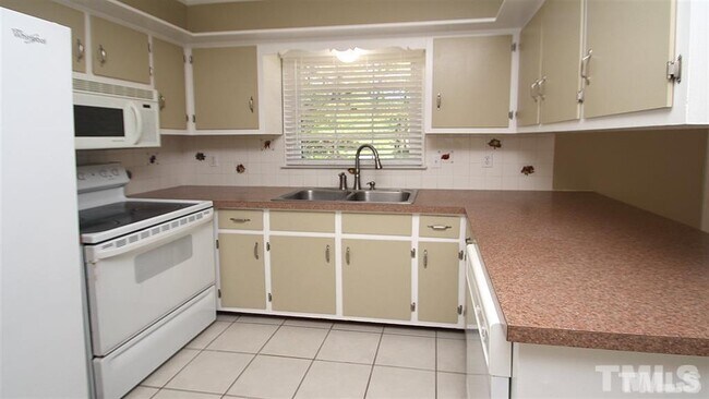 Building Photo - 5841 Sandstone Dr