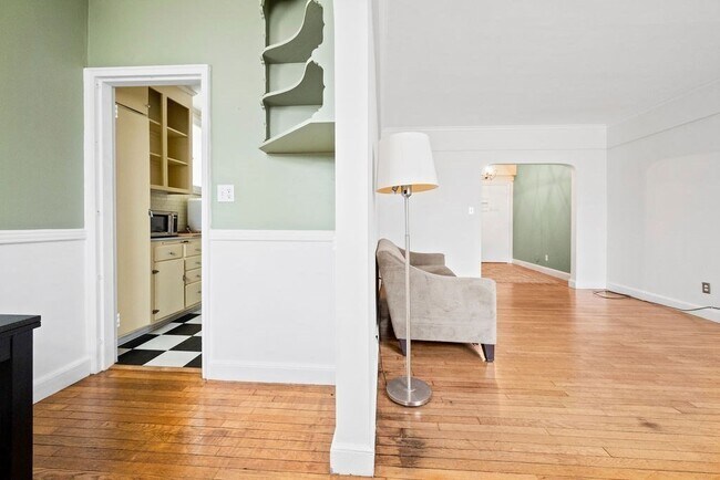 Building Photo - 56 Elm St