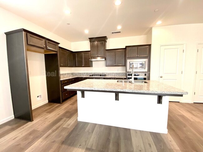 Building Photo - 4137 Beverly Ave