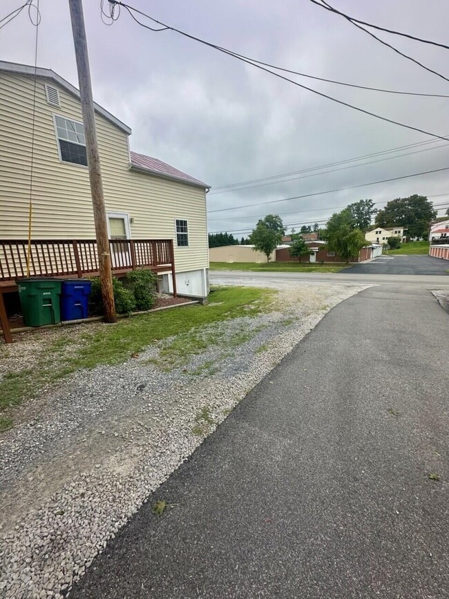 Building Photo - 1038 Radford St