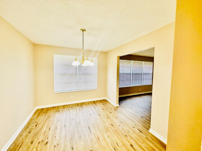 Building Photo - 261 Dillon Dr