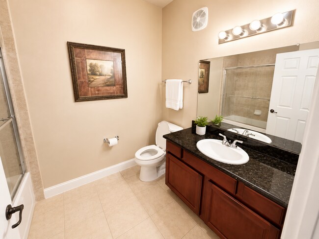 Building Photo - Spacious Furnished 3-Bedroom Condo Oasis with 2 Baths in Davenport