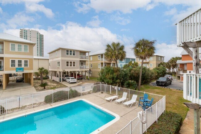 Building Photo - 1948 W Beach Blvd