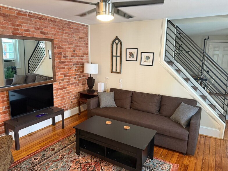 Building Photo - 39 Thomas Ave