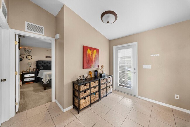 Building Photo - Beautiful 3 bedrooms 2 bathrooms single family home in Lehigh Acres