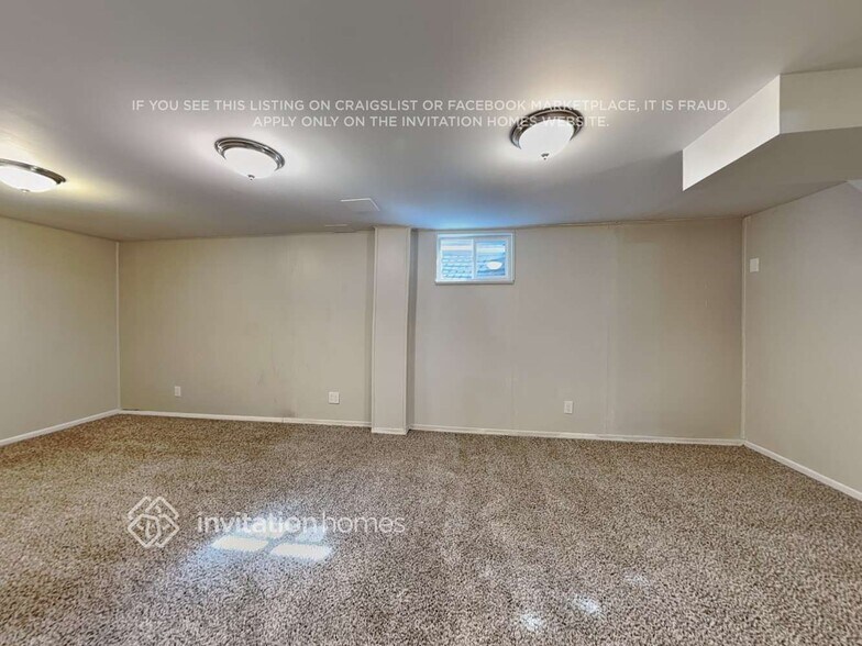 Building Photo - 2853 S Bahama St