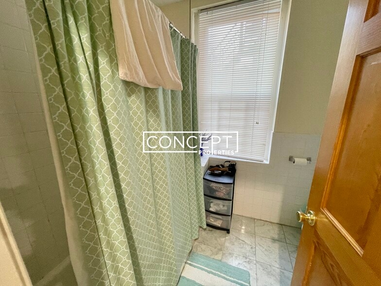 Building Photo - 1406 Beacon St