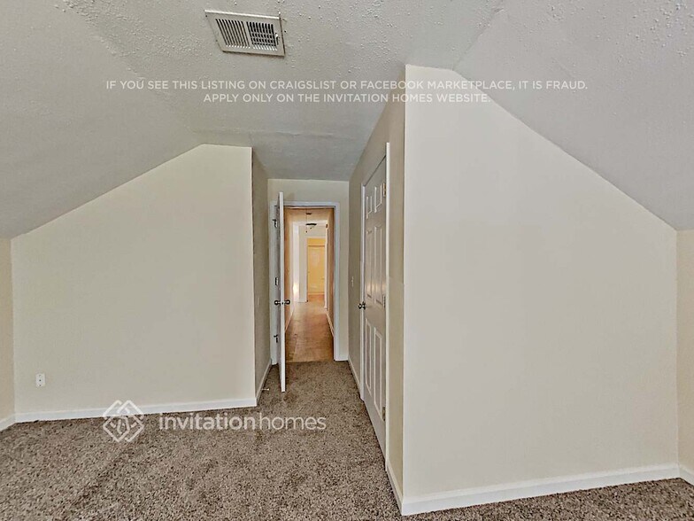 Building Photo - 2802 Crestworth Ln