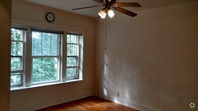 Building Photo - Quiet, Sunny, Desirable Roscoe Village
