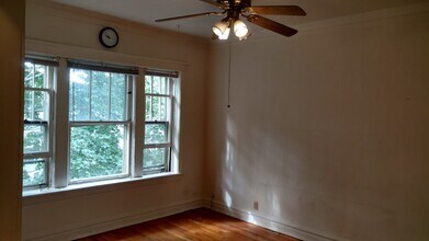 Building Photo - Quiet, Sunny, Desirable Roscoe Village