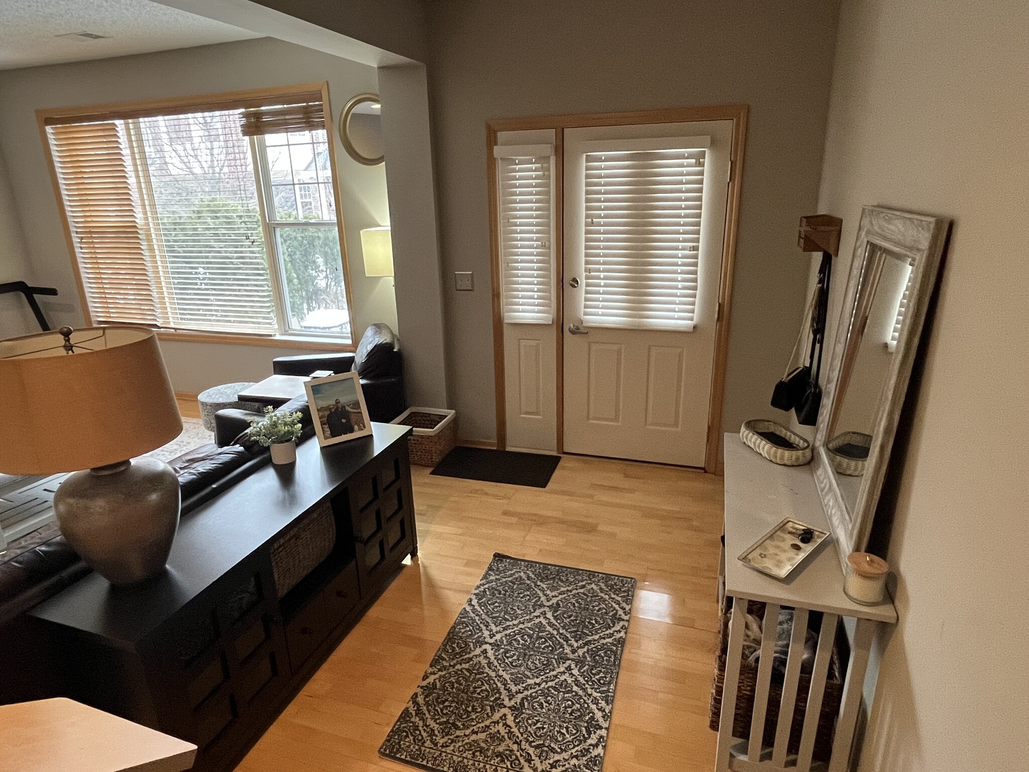 Entry - 1510 Zarthan Ave S. #105