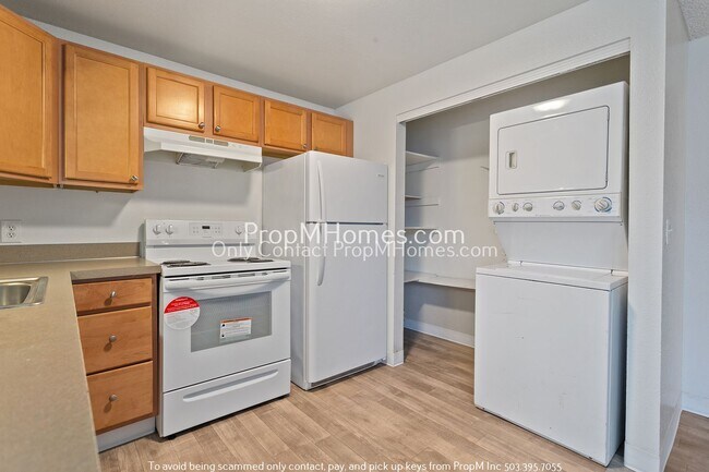 Building Photo - 3283 SW 126th Ave