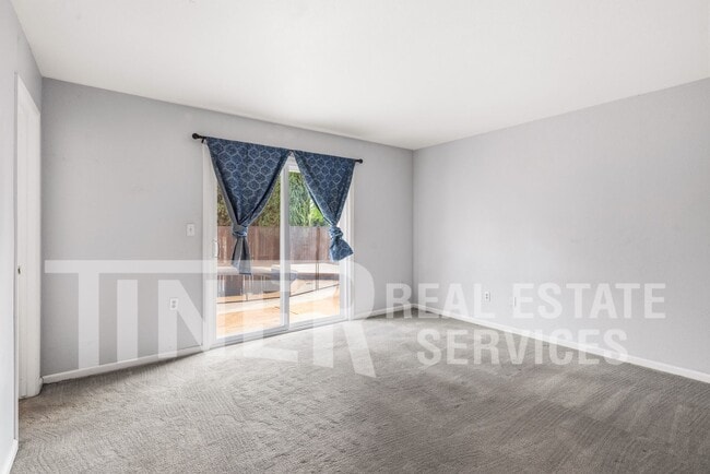 Building Photo - 511 Lyndhurst Ave