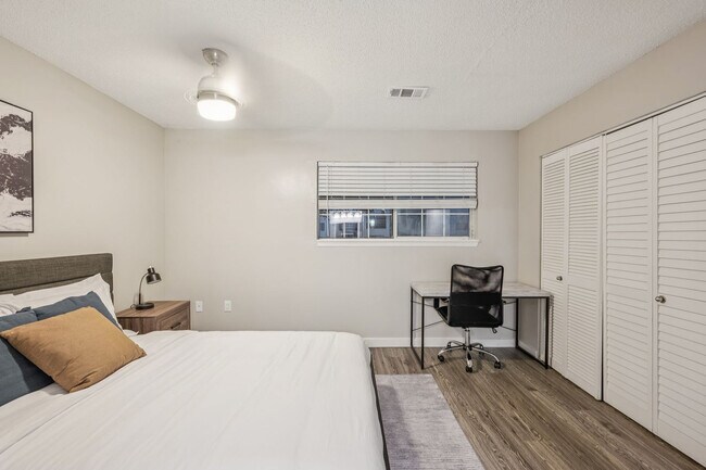 Building Photo - 2705 Kenridge Pkwy