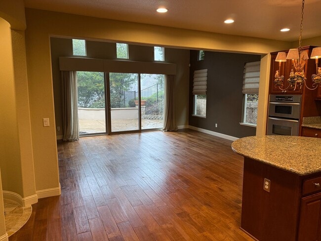 Building Photo - Beautiful 3 bedroom plus loft and office in highly sought Serrano community!