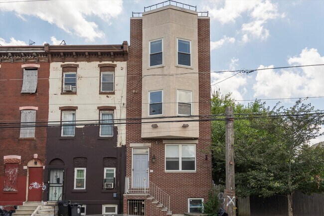 Building Photo - 1832 W Montgomery Ave