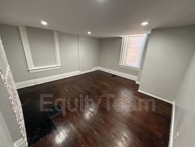 Building Photo - 2153 Loth St