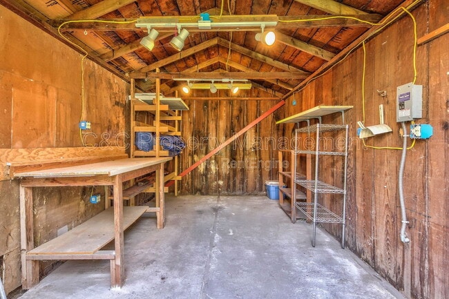 Building Photo - 419 Watson St