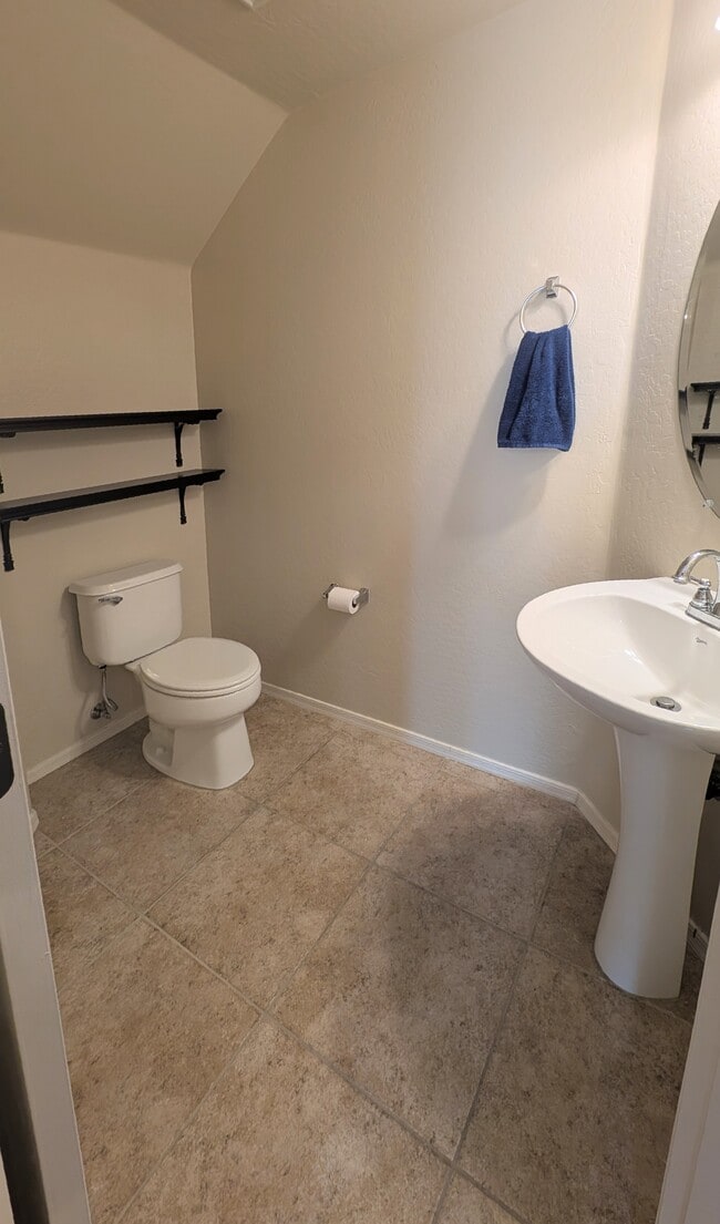 Building Photo - 10138 E Isabella Ave