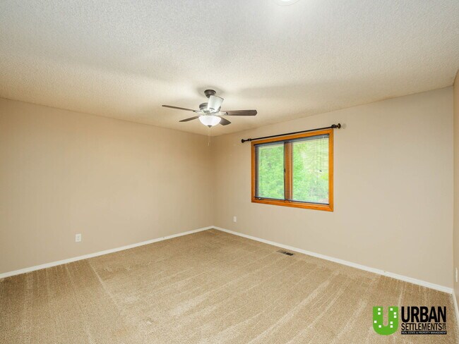 Building Photo - 8421 E Columbia Dr