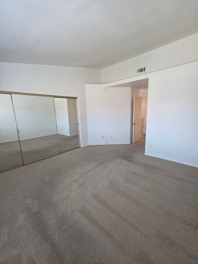 Building Photo - Gated Community~$2,595~ 2 Bed/2.5 Bath End Unit Townhome.