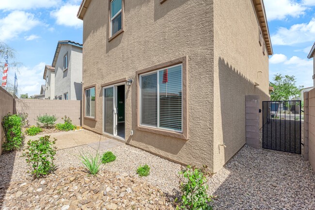 Building Photo - 4747 Bluebird Clfs Ave