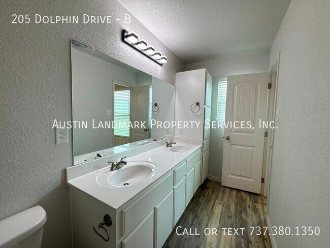 Building Photo - 205 Dolphin Dr