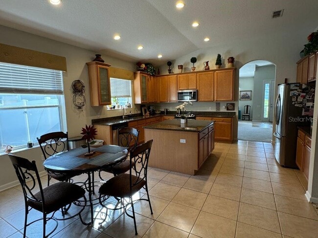 Building Photo - 2900 Columbus Ave