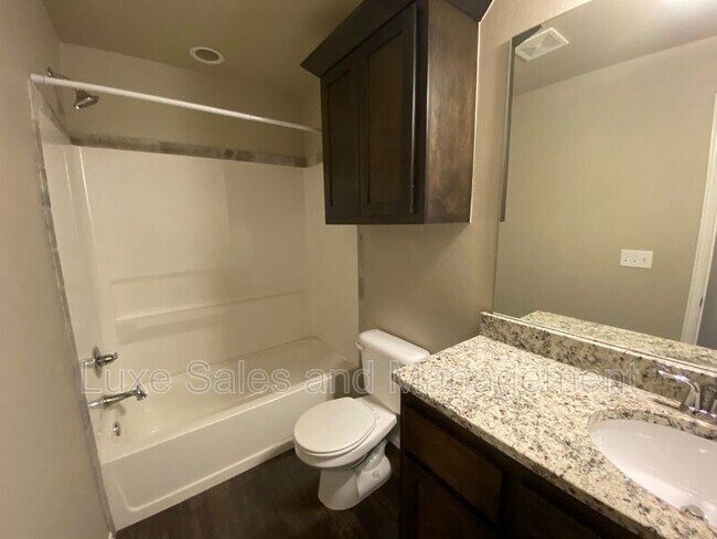 Building Photo - 749 SW 14th St