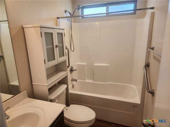 Building Photo - 2320 Petersburg Ln