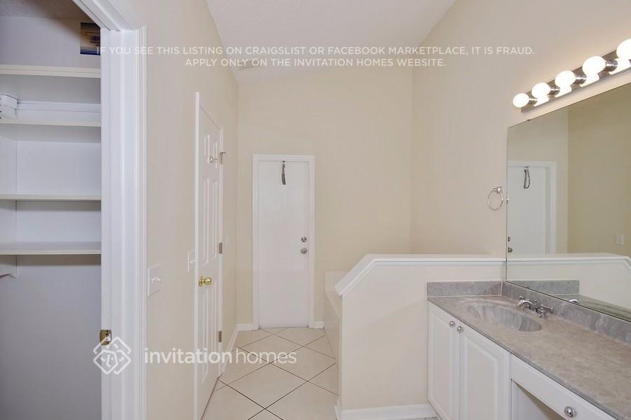 Building Photo - 820 Brightview Dr