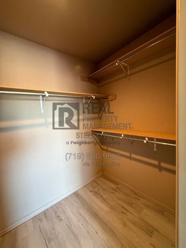Building Photo - 996 S Palomar Dr
