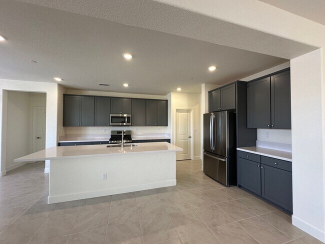 Building Photo - Gorgeous 5 Ridges Home with Spectacular Mountain Views!