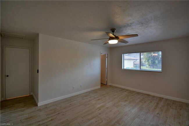 Building Photo - 859 Palm View Dr