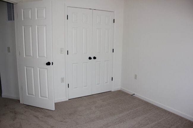 Building Photo - Townhouse for Rent in Wellington Park