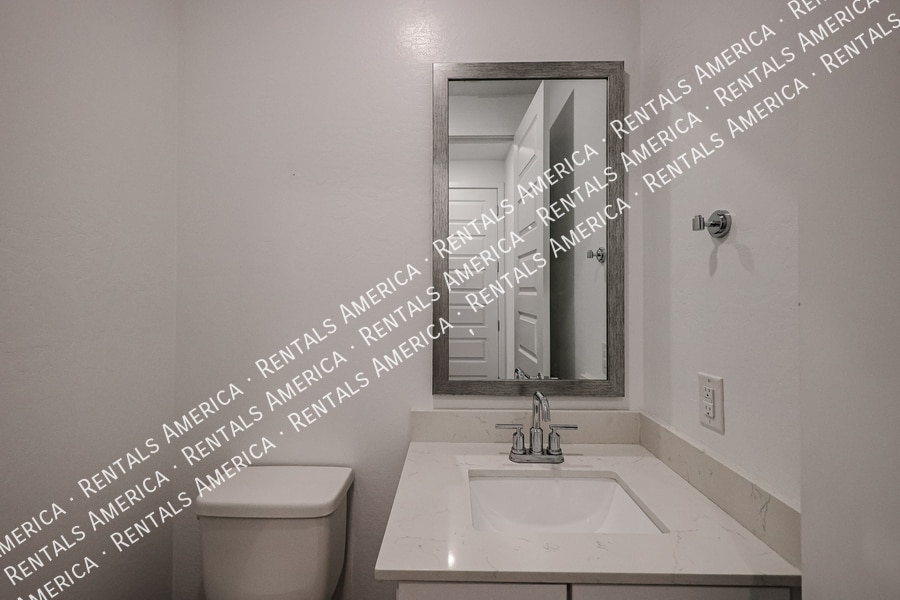 Building Photo - 4077 S Sabrina Dr