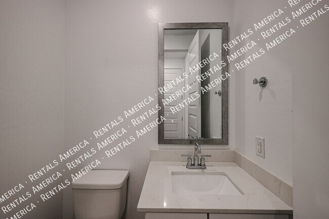 Building Photo - 4077 S Sabrina Dr