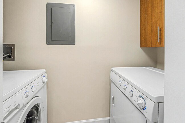 Building Photo - 526 Pacific Ave