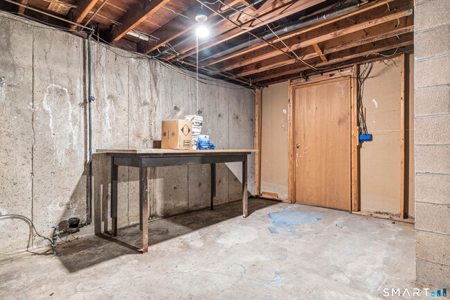 Building Photo - 12 Beach Park Rd