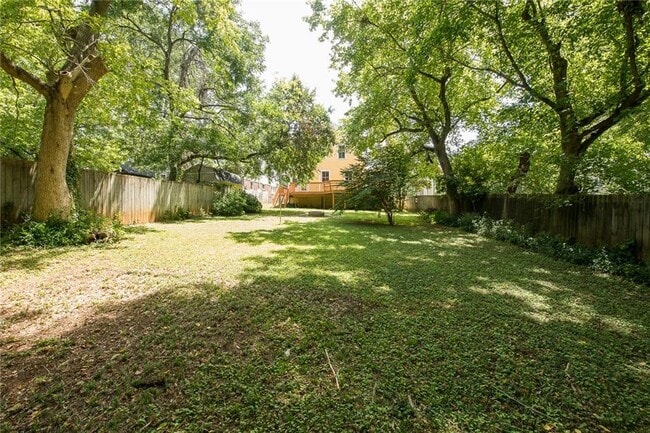 Building Photo - 765 Woodland Ave SE