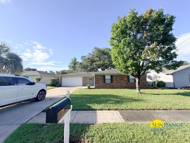 Building Photo - 723 Clark Dr