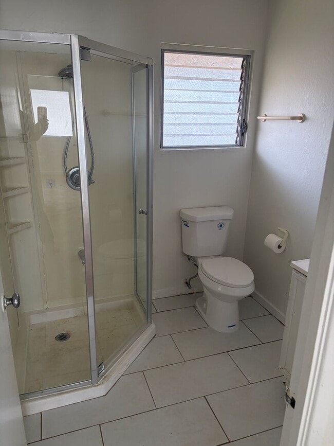 Building Photo - Waialae Gardens - 2bd/2ba/1pkg - Newly Renovated