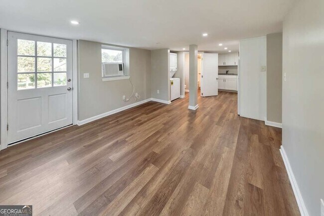Building Photo - 33 Mchenry Dr SW