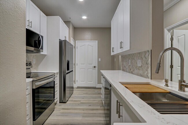 Building Photo - 5000 Culbreath Key Way