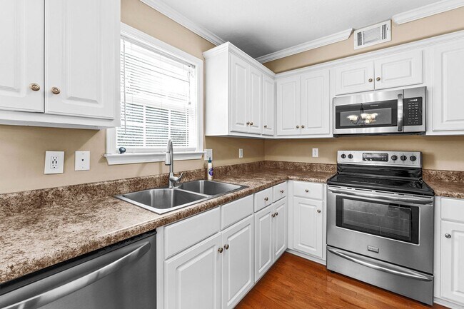 Building Photo - Grovetown home in pool community!