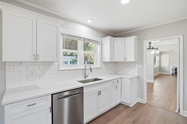 Building Photo - 32 Moore Dr